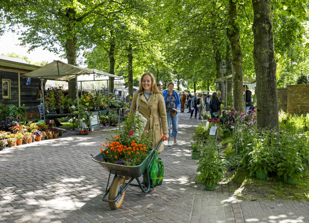 Appeltern Plantenfestijn samen met GroeiBloei scaled